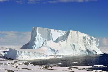 Iceberg Antarctica. © Etienne Pierart